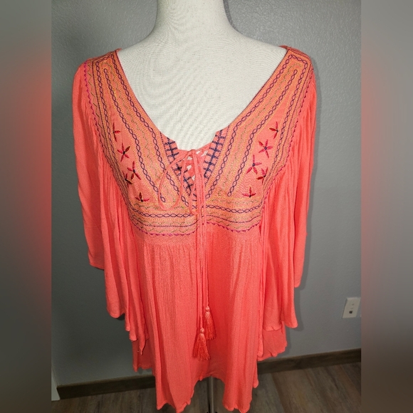 NWT Butterfly Sleeve, Embroidered, Flowy, 100% Rayon, Summer Blouse Top Lg - Picture 5 of 13